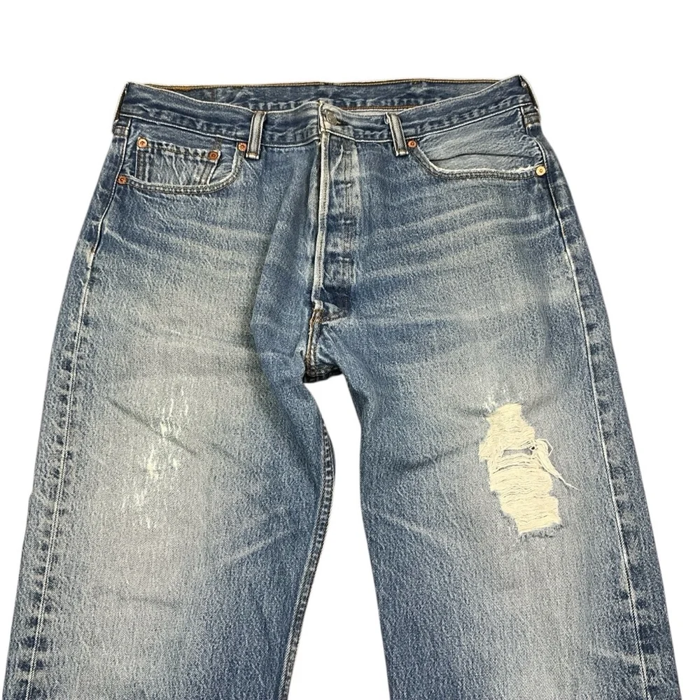 Y2K Levi’s 501 button fly medium wash straight leg jeans 36 x 31